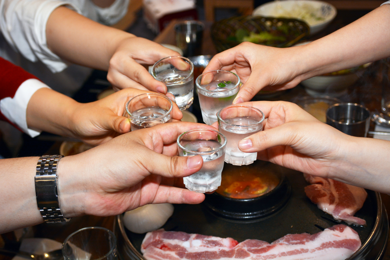 “삼겹살 21명 회식에 186만원?”...2배 논란 식당, 2차 사과문 “오해 풀고 싶다”