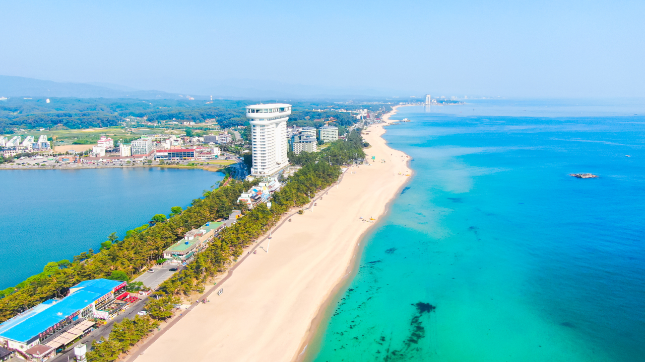 Gyeongpo Beach in Gangneung (Gangneung Tourism Development Corporation)