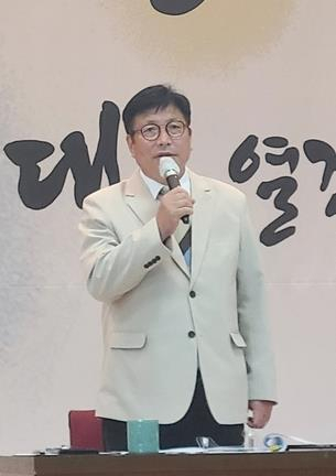 도성훈 인천광역시교육감이 5일 열린 2기 출범 기자회견에서 인사말을 하고 있다.〈연합〉