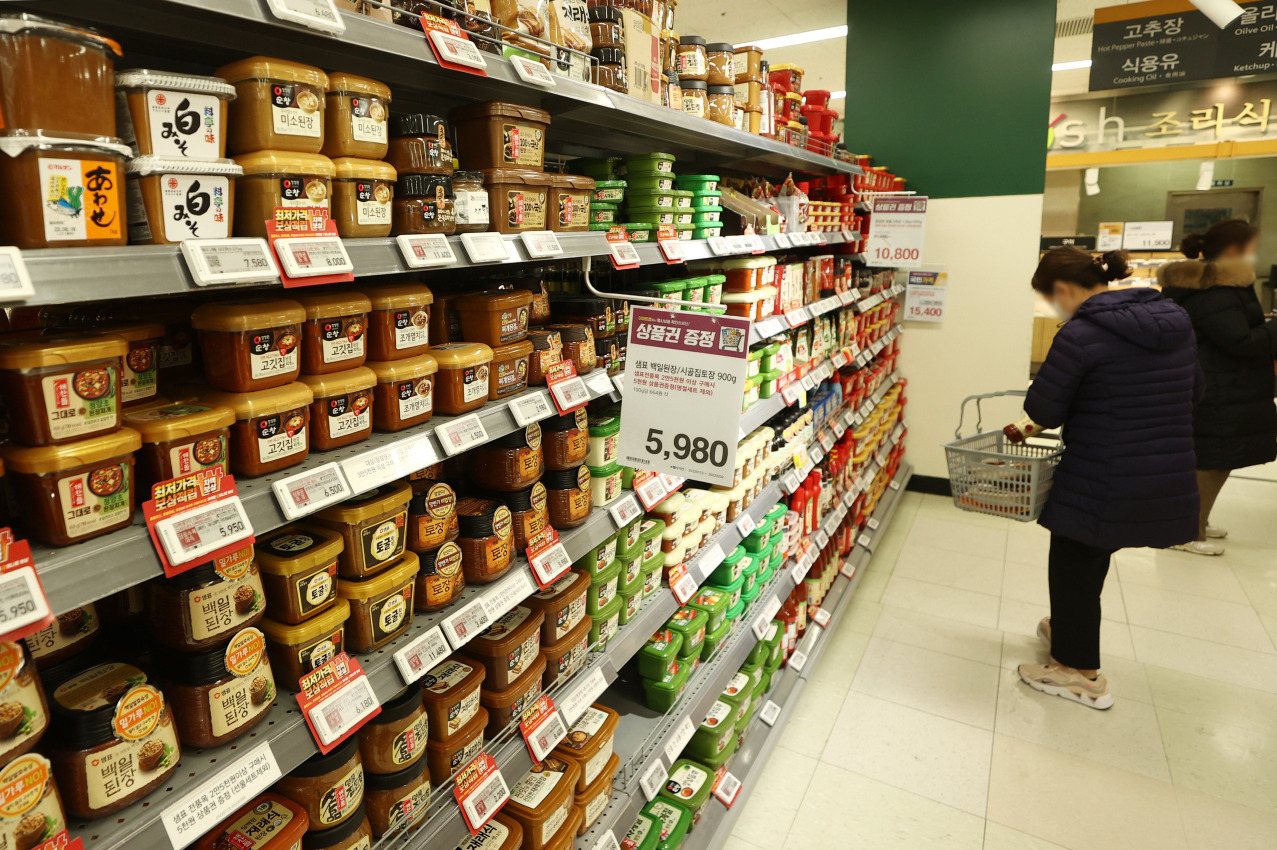 A woman shops for groceries at a discount chain store in Seoul on Monday, amid high inflation. (Yonhap)