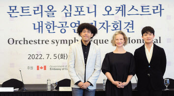 북미를 대표하는 명문 악단 중 하나인 몬트리올 심포니 오케스트라가 바이올리니스트 힐러리 한(가운데), 피아니스트 선우예권(오른쪽)과의 협연 무대를 선보인다. 라파엘 파야레(왼쪽) 몬트리올 심포니 오케스트라 음악감독은 “이번 연주회는 몬트리올 심포니가 차려놓은 오마카세”라고 말했다. 이상섭 기자
