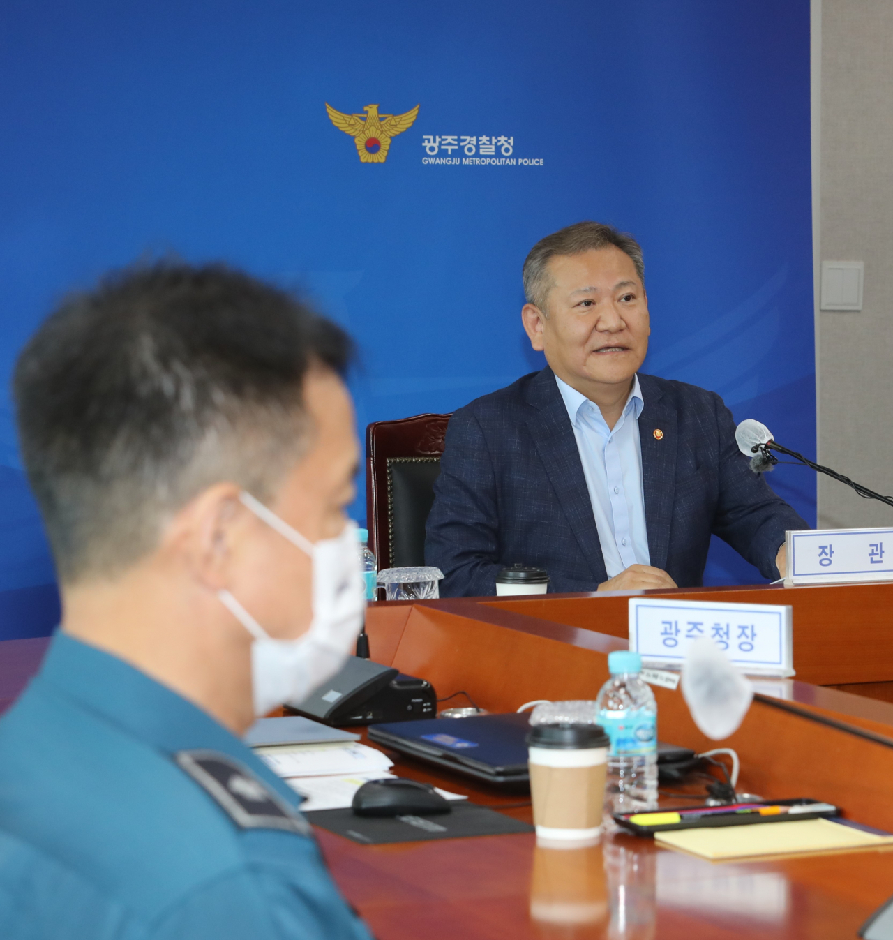 경찰제도 개선안에 대한 취지 설명과 현장 의견을 듣기 위해 6일 오후 광주경찰청을 방문한 이상민 행정안전부 장관이 토론회에 앞서 모두발언을 하고 있다. 2022. 7. 6 연합뉴스