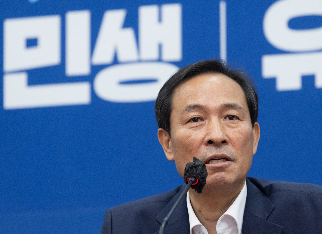 더불어민주당 우상호 비상대책위원장이 6일 국회에서 비공개 당무위원회를 마친 후 기자간담회를 하고 있다. [연합]