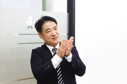 최찬욱 오토앤 대표가 경기 안양 본사에서 회사 비전과 경영계획에 대해 설명하고 있다.[오토앤 제공]