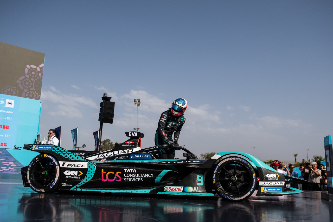 재규어 TCS 레이싱 팀의 미치 에반스가 2022 ABB FIA 포뮬러 E 월드 챔피언십마라케시 E-프리에서 3위를 차지했다. [재규어 랜드로버 코리아 제공]