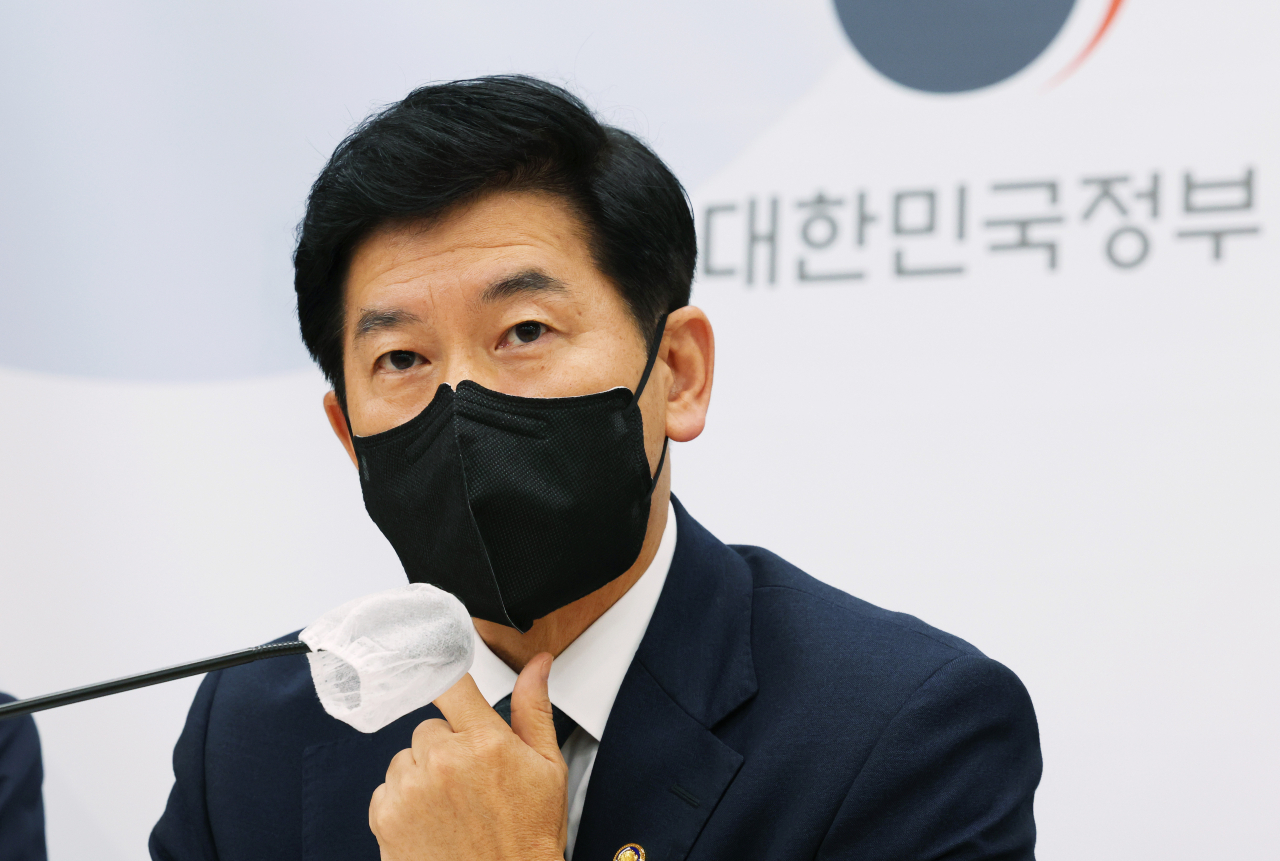최상대 기획재정부 2차관이 지난 6일 세종시 정부세종청사에서 22년 국가재정전략회의 주요 내용을 설명하고 있다. 연합뉴스