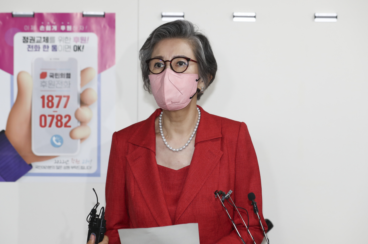 이양희 국민의힘 윤리위원장이 지난 7일 오후 국회 대회의실에서 열리는 이준석 대표의 '성 상납 증거 인멸 교사' 의혹에 대한 당 중앙윤리위원회의에 참석하며 발언하고 있다. [연합]