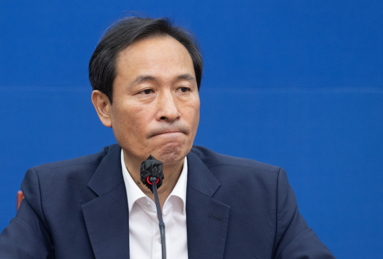 더불어민주당 우상호 비상대책위원장이 6일 국회에서 비공개 당무위원회를 마친 후 기자간담회를 하고 있다. [연합]