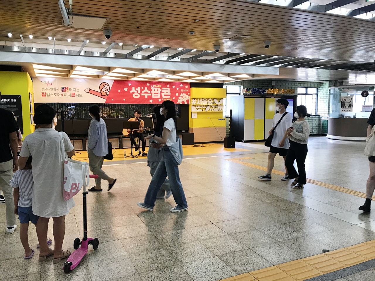 버스킹이 열리는 성수역. [성동구 제공]