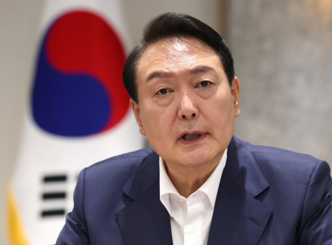 윤석열 대통령이 8일 오전 서울 용산 대통령실 청사에서 열린 제1차 비상경제민생회의를 주재하고 있다. [연합]