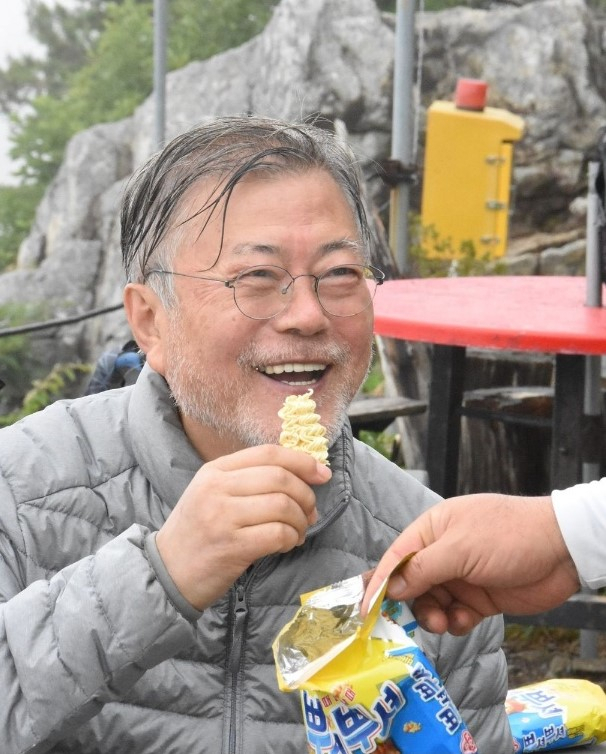 [문재인 전 대통령 인스타그램]