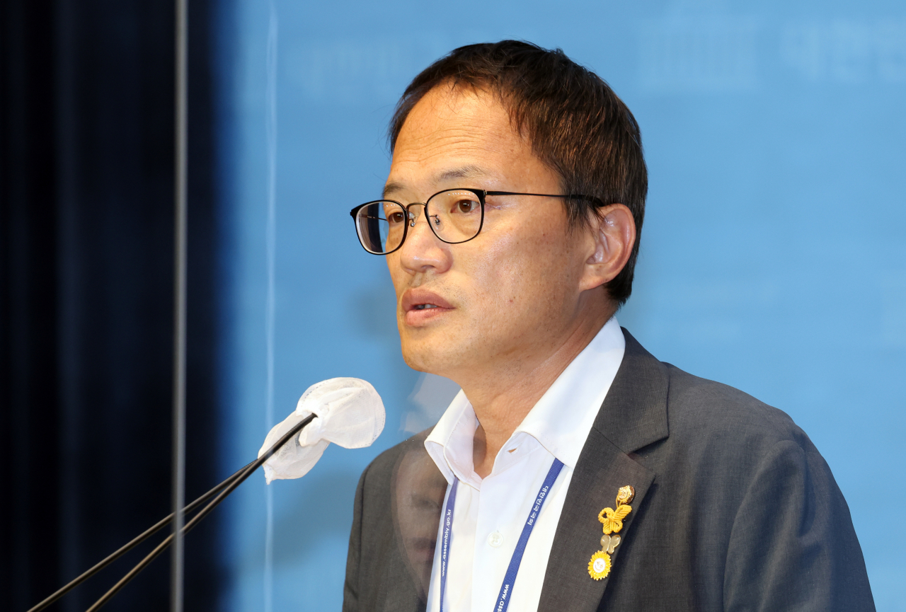 박주민 더불어민주당 의원이 8일 서울 여의도 국회 소통관에서 기자회견을 열고 당 대표 선거 출마를 선언하고 있다. [연합]