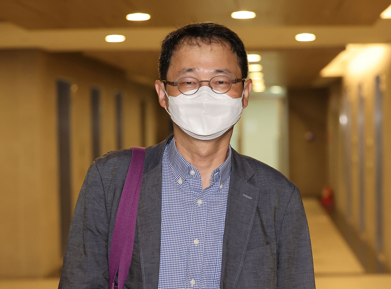 송옥렬 공정거래위원장 후보자가 6일 오전 인사청문회 준비 사무실이 마련된 서울 중구 한국공정거래조정원에 출근하고 있다. [연합]