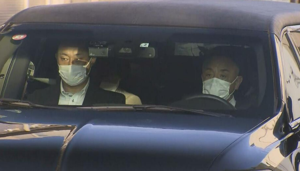 9일 오전 5시55분쯤 아베 전 총리의 시신을 태운 운구차가 나라현립의대병원을 빠져나와 도쿄 자택으로 향하고 있다. [MBSNEWS 캡처]