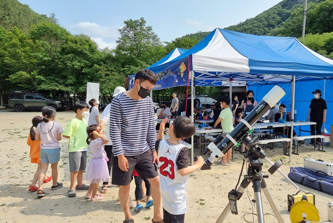 정남진천문과학관에서 개최된 ‘별난가족 별난캠핑’이 자녀 동반 가족 단위 참가자들로부터 인기를 끌고 있다.