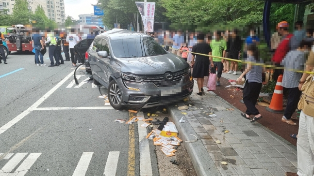 60대 벤츠 운전자 車3대 '쾅'…초등생까지 덮쳤다