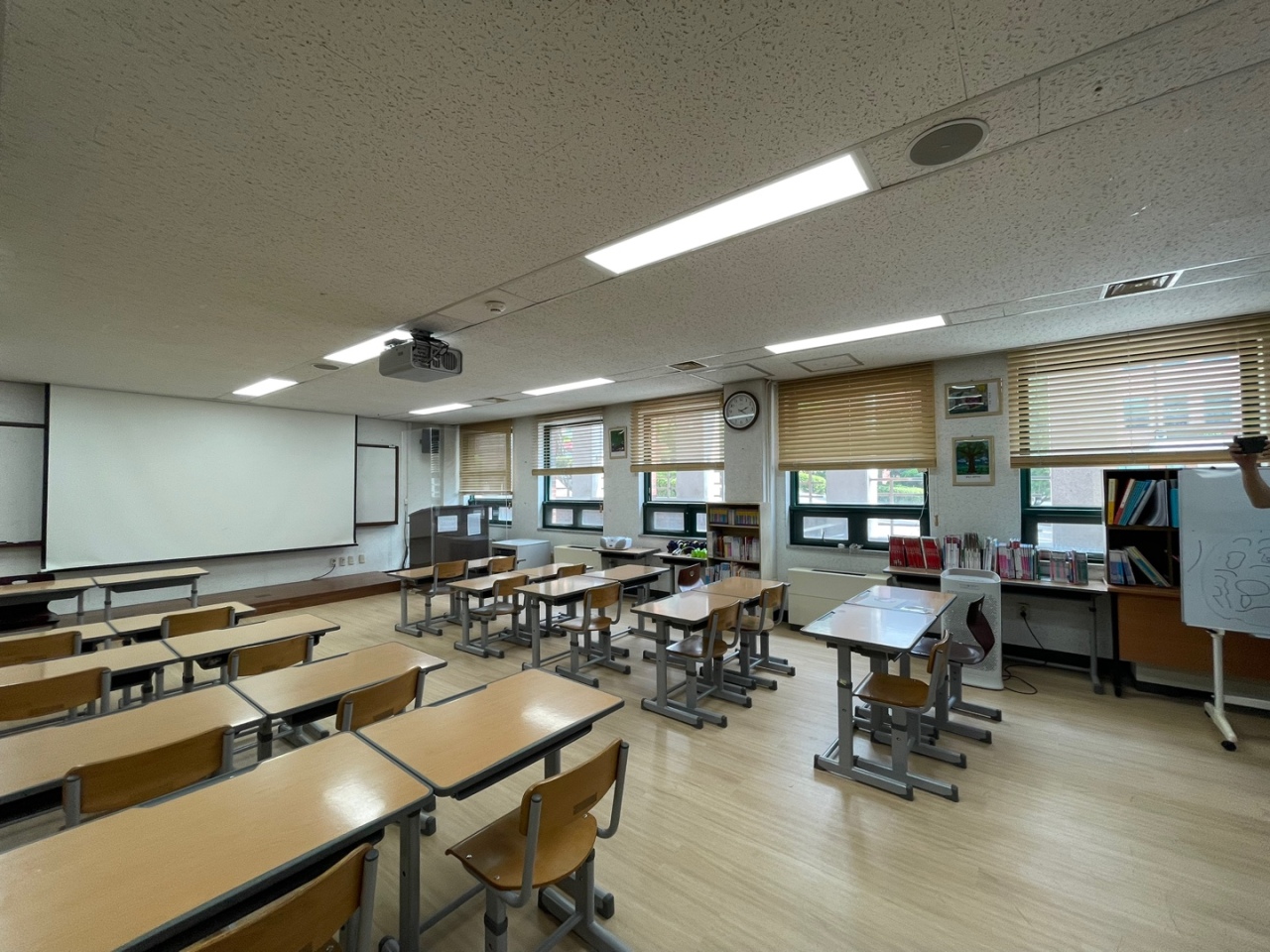 North Korean defectors under the age of 19 are educated at the Hanadul special school before transferring to a regular school in South Korea. (Ji Da-gyum/The Korea Herald)