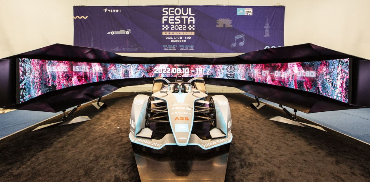 12일 포뮬러E 코리아가 서울시와 함께 ‘2022 하나은행 서울 E-PRIX’와 ‘서울페스타 2022’ 개최를 기념해 설명회를 진행했다. 공식 경주차인 젠2(GEN2)는 최고 속도 280km/h, 제로백은 무려 2.8초에 달한다. [포뮬러E 코리아 제공]