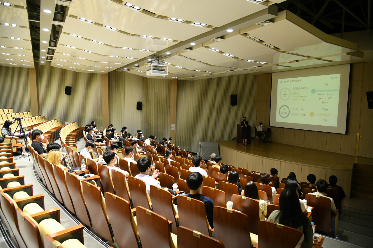 12일 한국해양대학교에서 열린 ‘코트라 찾아가는 외국인 투자기업 채용설명회’ 모습. [코트라 제공]