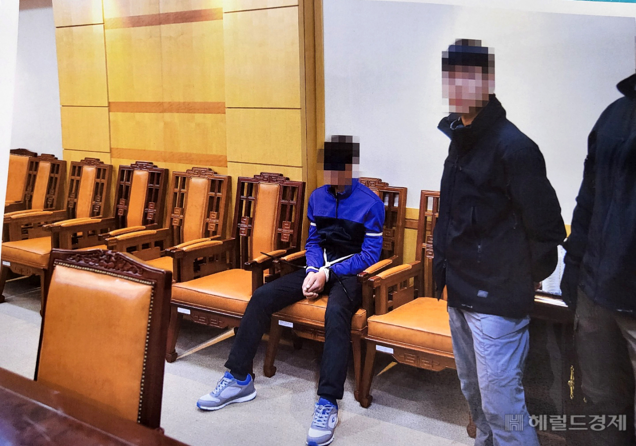 12일 통일부가 북한 어민 강제북송 관련 판문점 송환 사진 공개했다. 통일부는 통상 판문점에서 북한주민 송환시 기록 차원에서 사진을 촬영해 왔으며 이와 관련해 국회 요구자료로 ‘19년 11월 발생한 북한어민 강제북송 당시 판문점을 통한 송환 사진을 제출했다고 밝혔다. 사진=통일부 제공