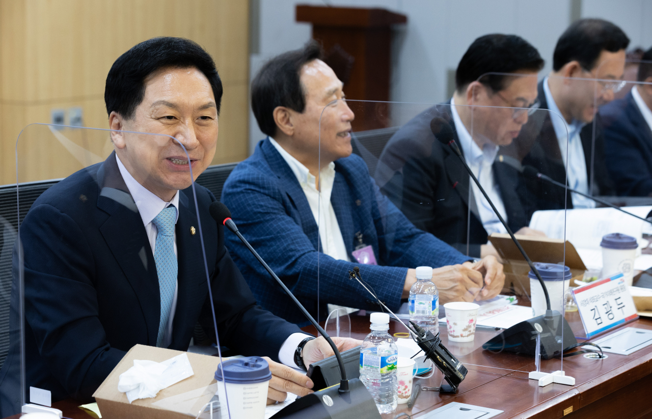 김기현 국민의힘 의원이 13일 오전 국회 의원회관에서 열린 혁신 24 새로운 미래 두 번째 모임인 '경제위기 인본 혁신생태계로 극복하자!'에서 인사말을 하고 있다. [연합]