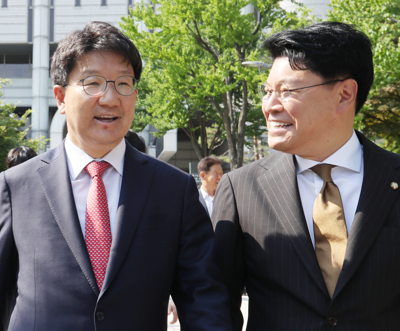 권성동 원내대표(왼쪽)와 장제원 의원 [연합]