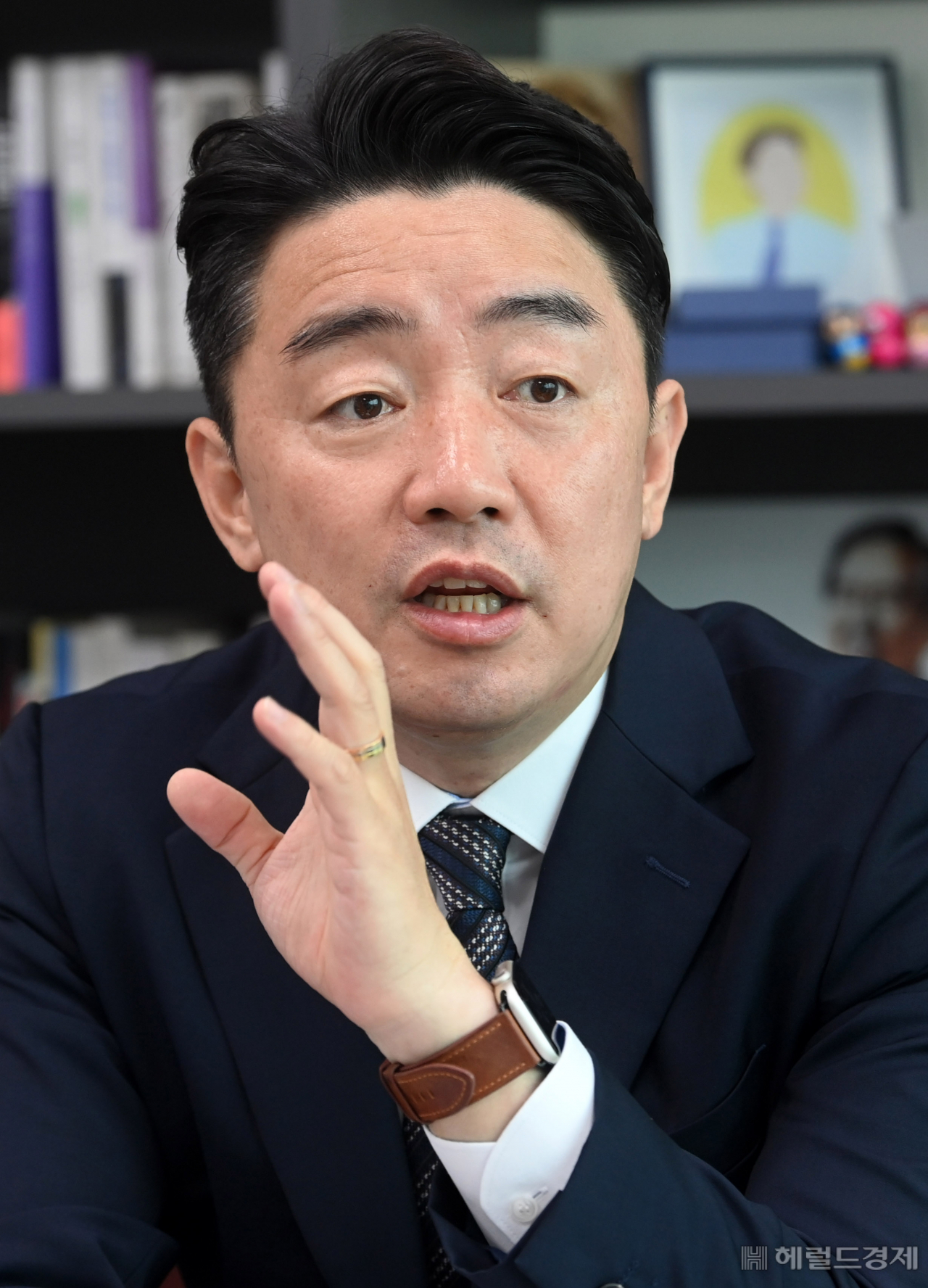 더불어민주당 8·28 전당대회 당 대표 예비후보인 강훈식 의원이 12일 오후 서울 여의도 국회의원회관에서 본지와 인터뷰하고 있다. [사진=이상섭 기자]