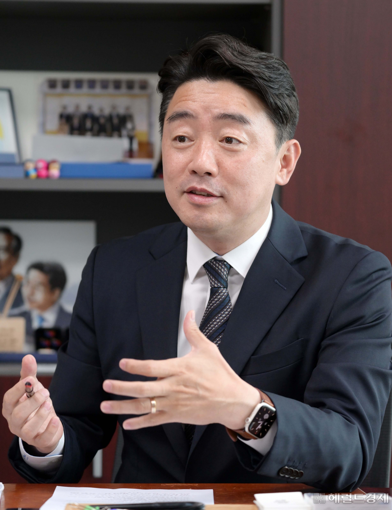더불어민주당 8·28 전당대회 당 대표 예비후보인 강훈식 의원이 12일 오후 서울 여의도 국회의원회관에서 본지와 인터뷰하고 있다. [사진=이상섭 기자]