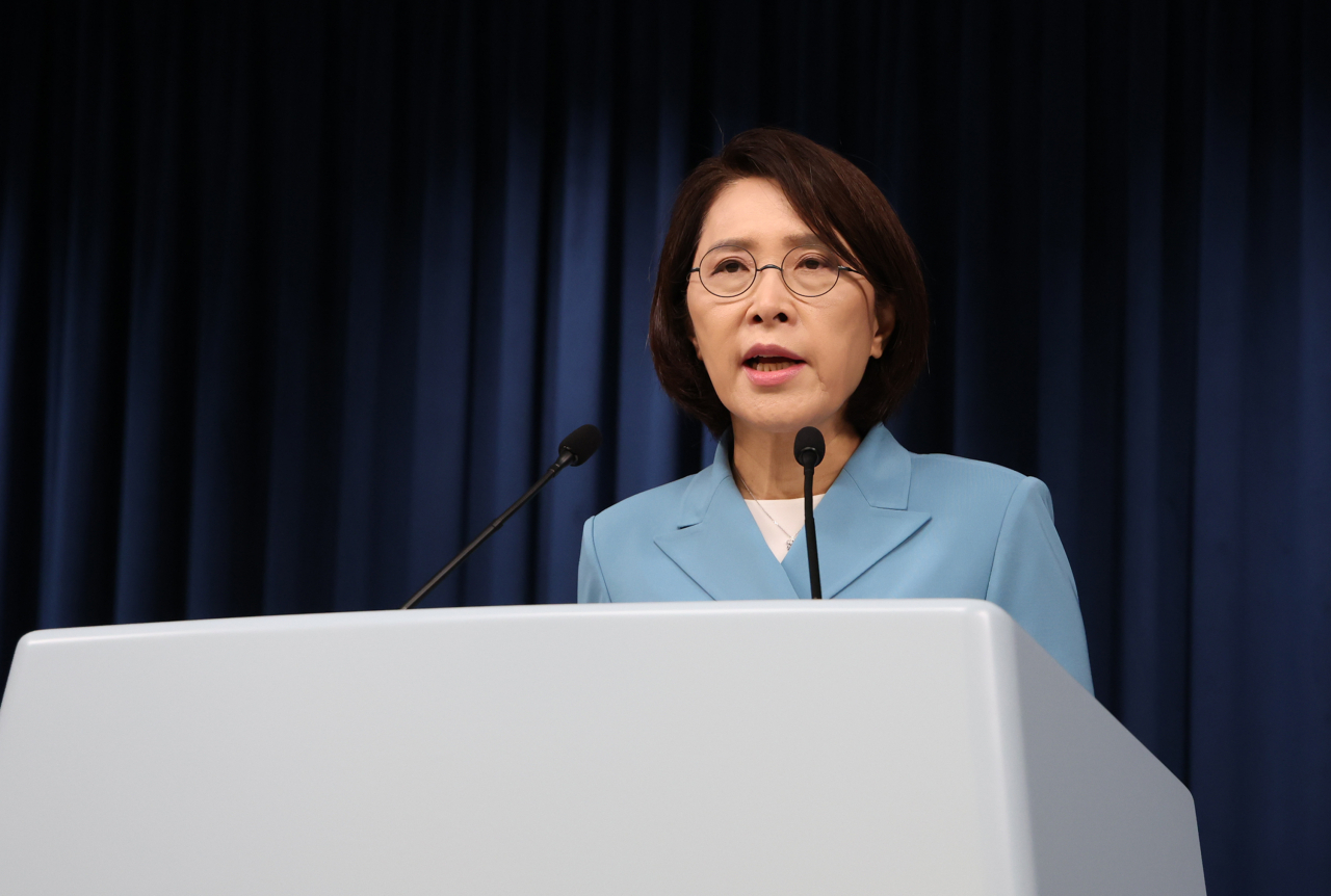 13일 오전 서울 용산 대통령실 브리핑룸에서 강인선 대변인이 '북송 탈북 어민 사진'과 관련해 브리핑을 하고 있다. [연합]