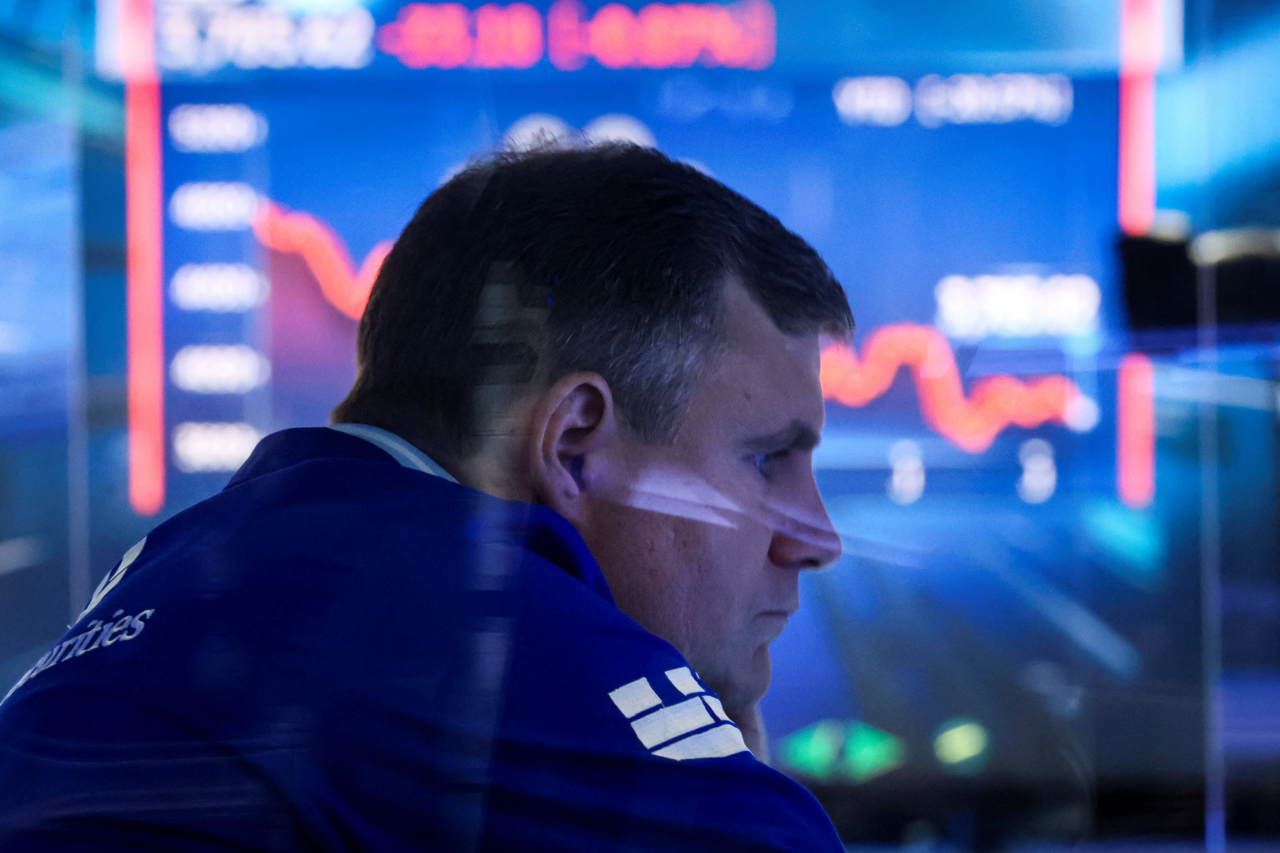 미 뉴욕증권거래소(NYSE)에서 트레이더가 일하고 있는 모습. [로이터]