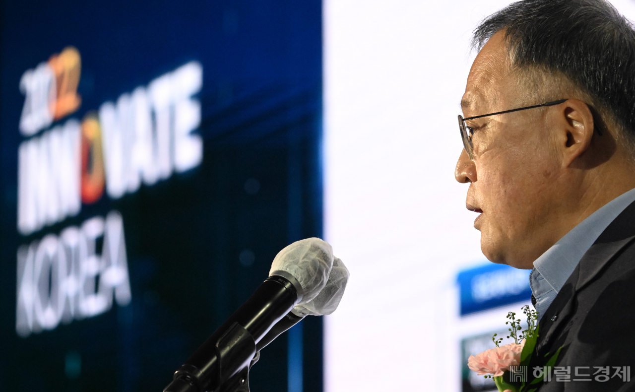 13일 고려대학교 세종캠퍼스에서 열린 '이노베이트코리아2022'에서 이상률 한국항공우주연구원장이 '누리호 성공, 우주패권시대 본격화'라는 주제로 특별세션을 진행하고 있다. 세종=박해묵 기자