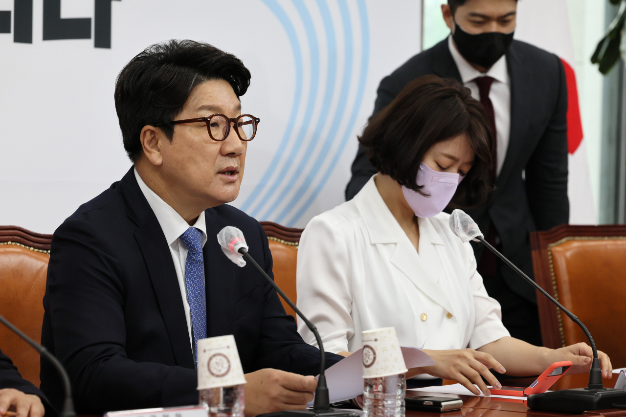 국민의힘 권성동 대표 직무대행 겸 원내대표가 14일 오전 국회에서 열린 최고위원회의에서 발언하고 있다. 연합뉴스