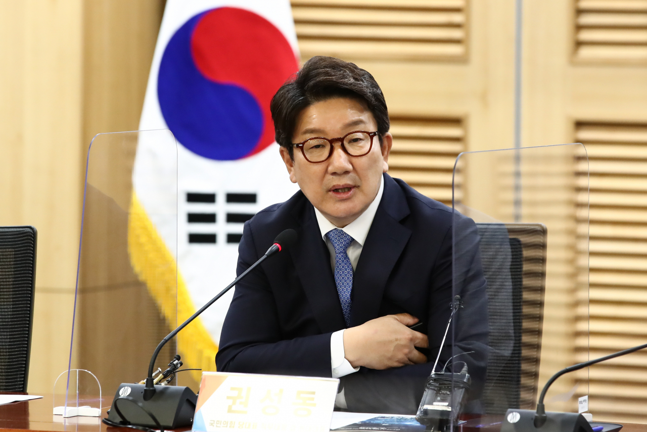 국민의힘 권성동 대표 직무대행 겸 원내대표가 14일 오후 국회 의원회관에서 열린 '통신요금 다양화와 소비자권익 증진' 긴급토론회에서 인사말을 하고 있다. [연합]