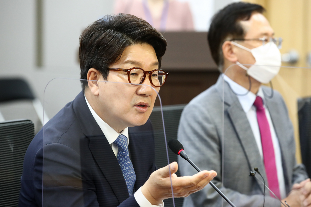 국민의힘 권성동 대표 직무대행 겸 원내대표가 14일 오후 국회 의원회관에서 열린 '통신요금 다양화와 소비자권익 증진' 긴급토론회에서 인사말을 하고 있다. [연합]