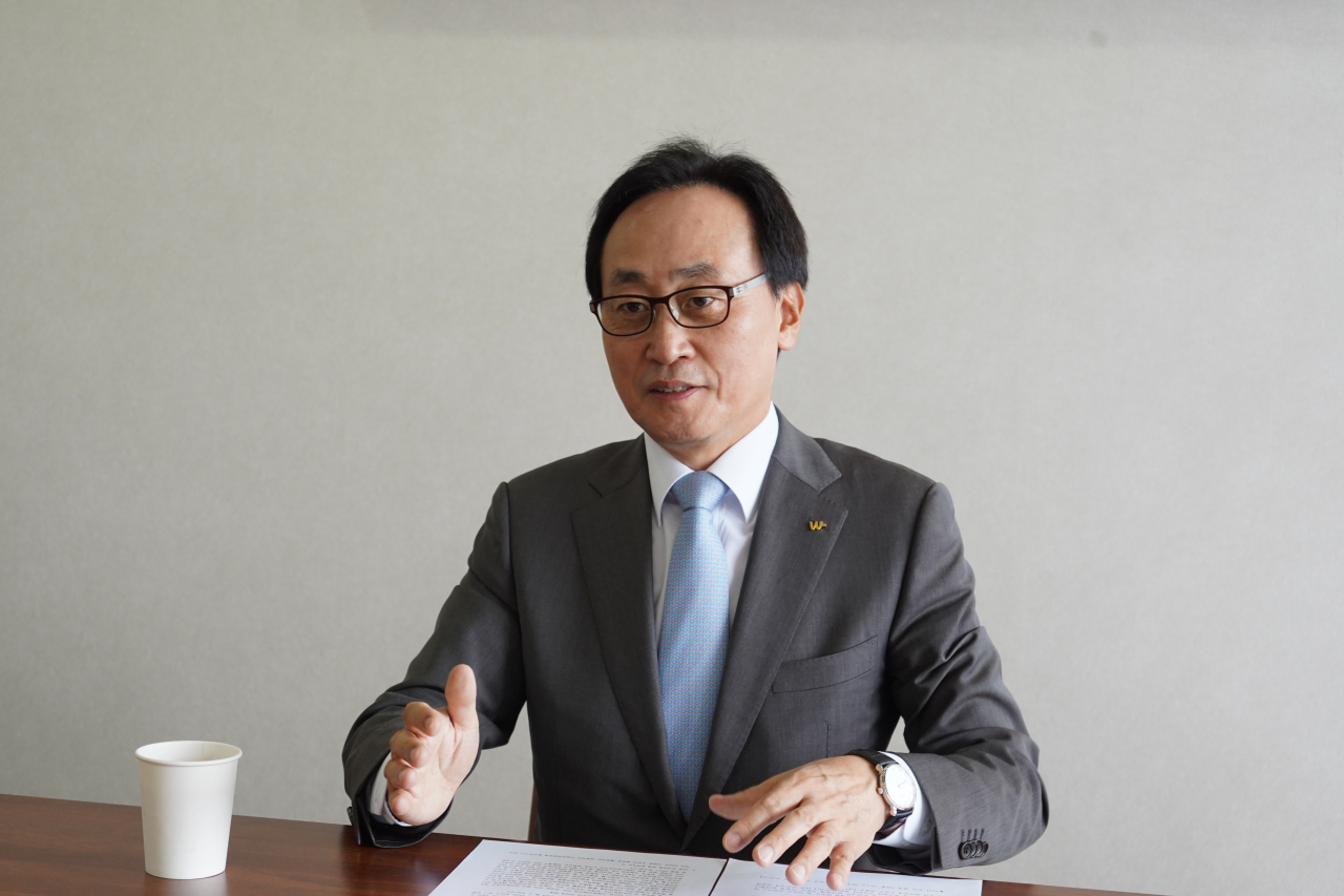 국내 주택관리업체 중 처음으로 관리소장 정기 채용 시스템을 도입한 노병용 우리관리 회장.