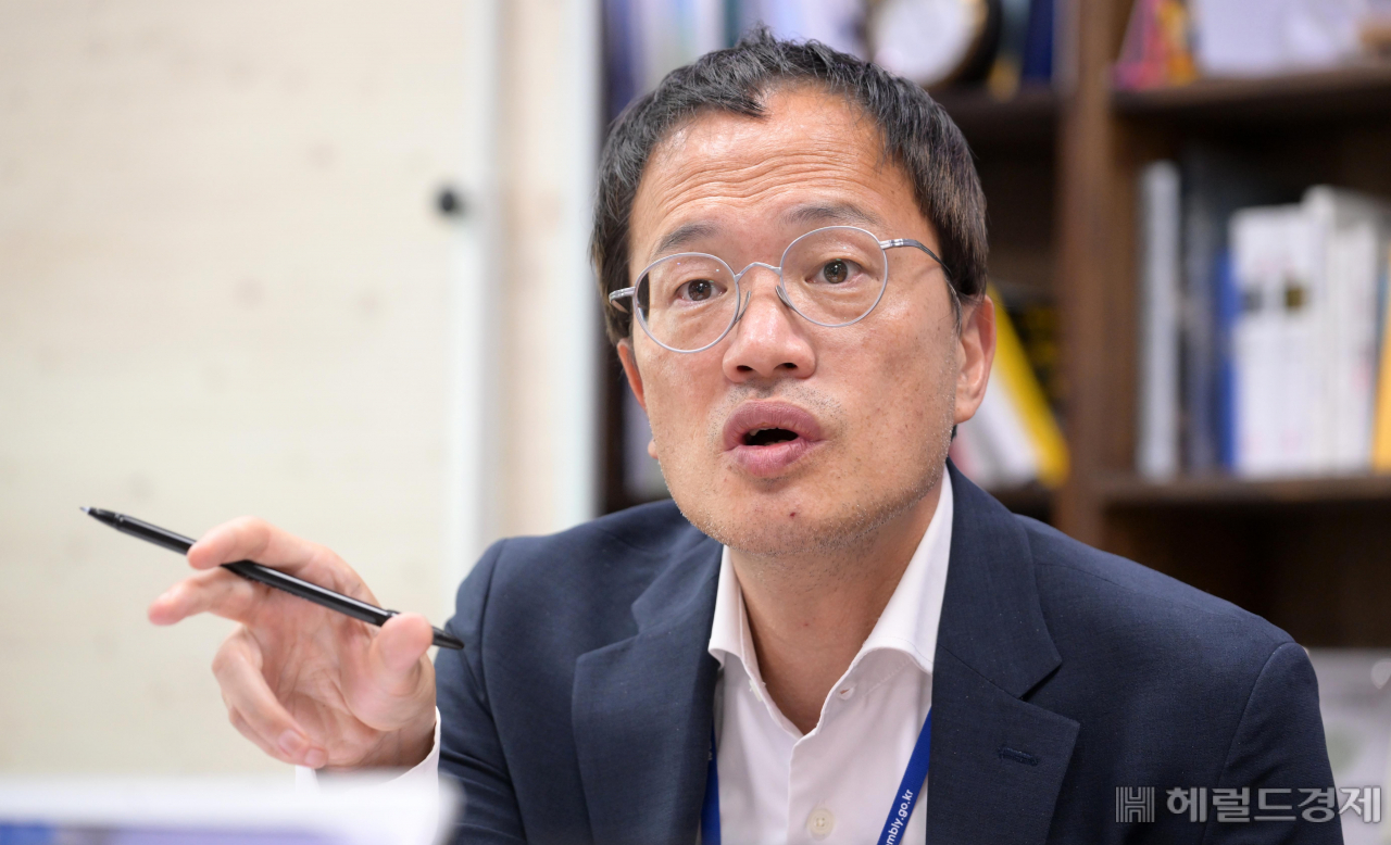 14일 오후 서울 여의도 국회 의원회관에서 더불어민주당 대표경선에 도전하는 박주민 의원이 본지와 인터뷰를 하고 있다. 이상섭 기자