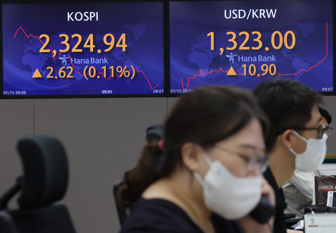 Korean won sinks to 13-year low against US dollar - 헤럴드경제