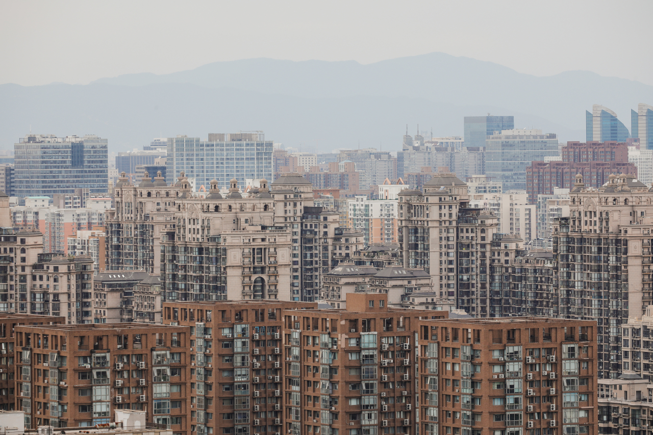 지난 15일(현지시간) 중국 베이징(北京)에 위치한 아파트들의 모습. [EPA]