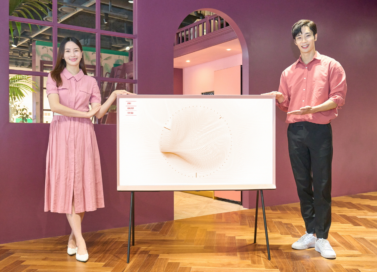 삼성전자가 내달 9일 출시하는 라이프스타일TV ‘더 세리프’ 블라썸 핑크 색상. [삼성전자 제공]