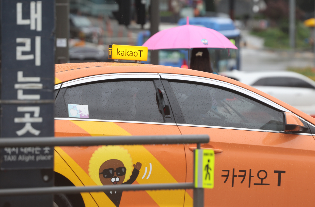 지난달 28일 오후 서울역 앞 카카오 택시 모습(사진은 기사 내용과 직접적 관련없음). [연합]