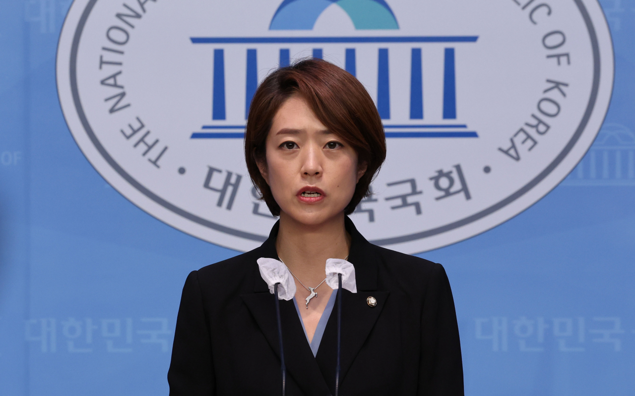 더불어민주당 고민정 의원이 12일 오전 국회 소통관에서 최고위원 출마 선언 기자회견을 하고 있다. [연합]