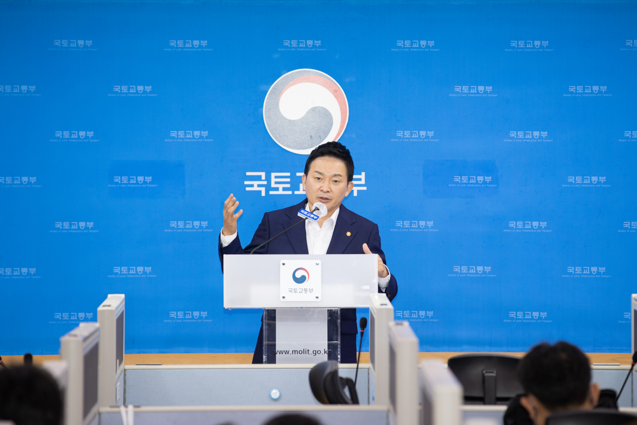 원희룡 국토교통부 장관은 18일 오전 정부세종청사에서 2022년 새 정부 국토교통부 업무보고와 관련된 사전 브리핑을 진행했다. [국토교통부 제공]