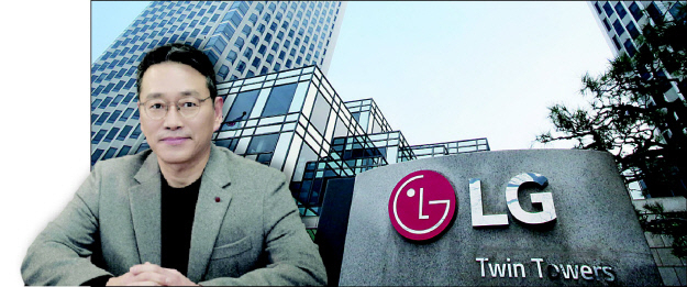 조주완 LG전자 최고경영자(CEO) 사장과 LG 트윈타워 전경. [LG전자 제공]