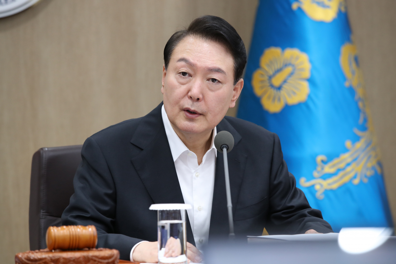 윤석열 대통령이 19일 오전 서울 용산 대통령실 청사에서 열린 국무회의에서 발언을 하고 있다. [연합]