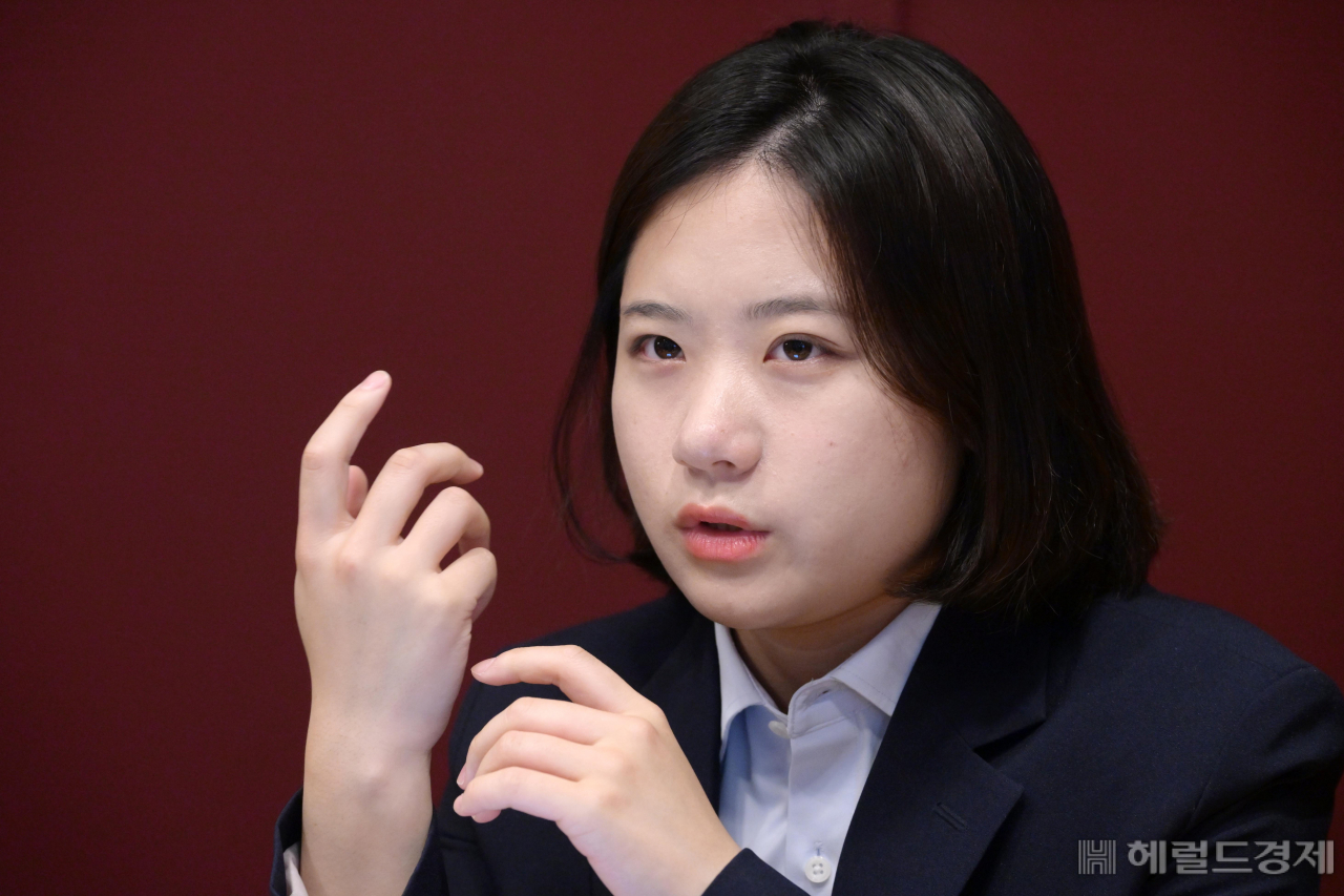 박지현 전 더불어민주당 공동비상대책위원장이 18일 서울 여의도의 한 카페에서 헤럴드경제와 인터뷰하고 있다. [사진=이상섭 기자/babtong@heraldcorp.com]