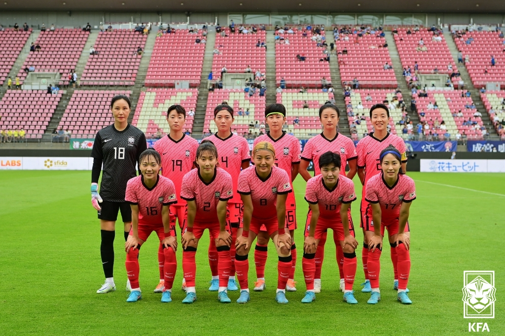 19일(현지시간) 일본 이바라키현 가시마스타디움에서 열린 2022 EAFF E-1 챔피언십 여자축구대표팀 대한민국과 일본의 경기에 앞서 한국 선수들이 기념촬영을 하고 있다. 연합뉴스