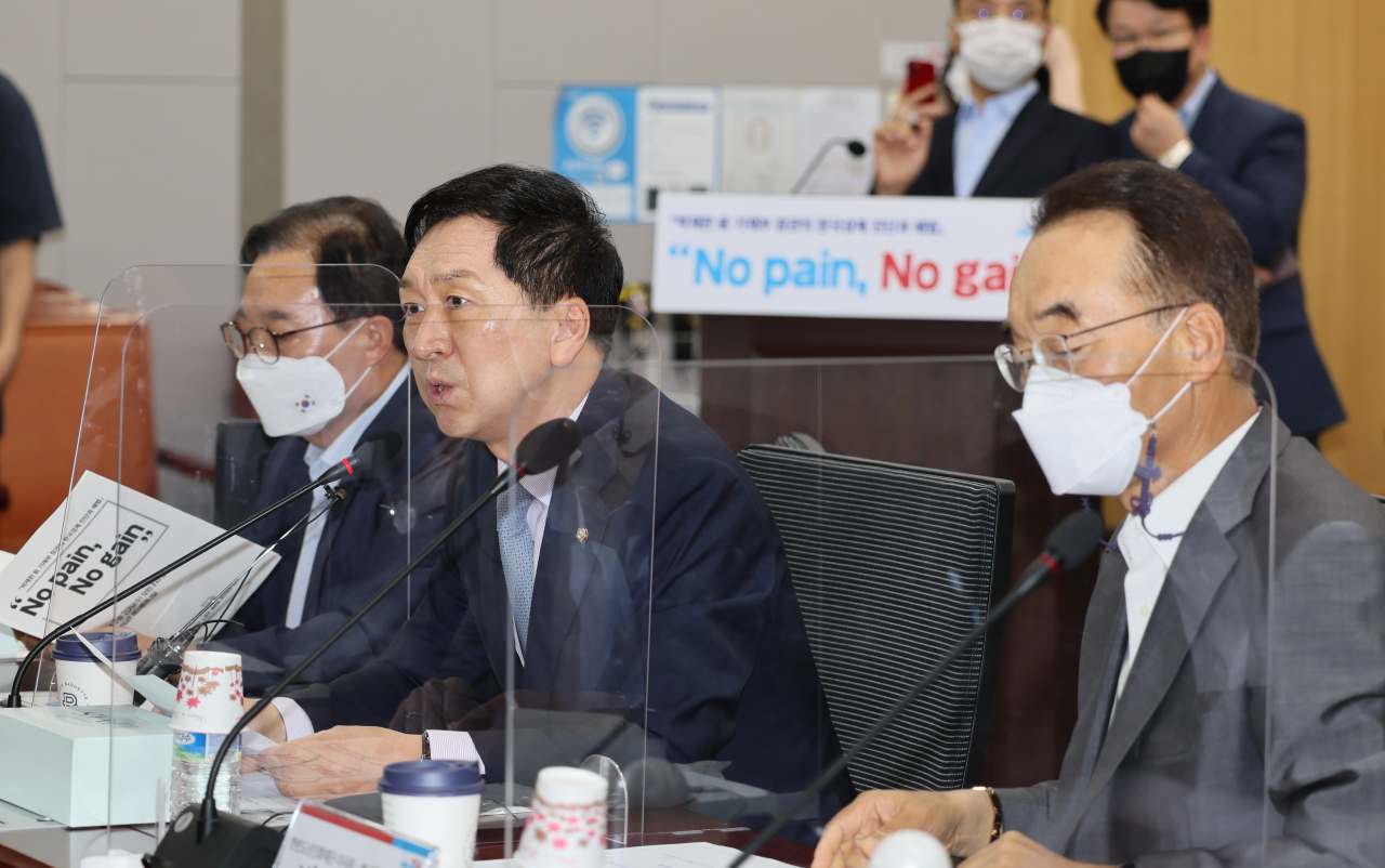 국민의힘 김기현 의원이 20일 국회에서 열린 국민의힘 공부모임 '혁신24 새로운 미래' 조찬강연에서 인사말을 하고 있다. [연합]