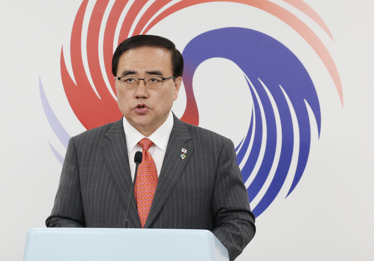 김성한 국가안보실장이 22일 오후 서울 용산 대통령실 청사에서 윤석열 대통령의 북대서양조약기구(NATO) 정상회의 참석 관련 브리핑을 하고 있다. [연합]