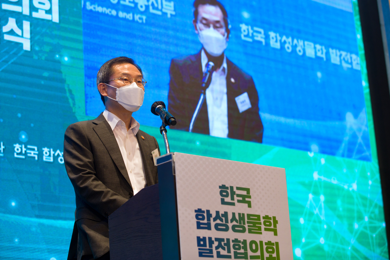 이종호 과학기술정보통신부 장관이 20일 오후 서울 서초구 엘타워에서 열린'한국 합성생물학 발전협의회 출범식' 에 참석해 축사를 하고 있다.[과기정통부 제공]