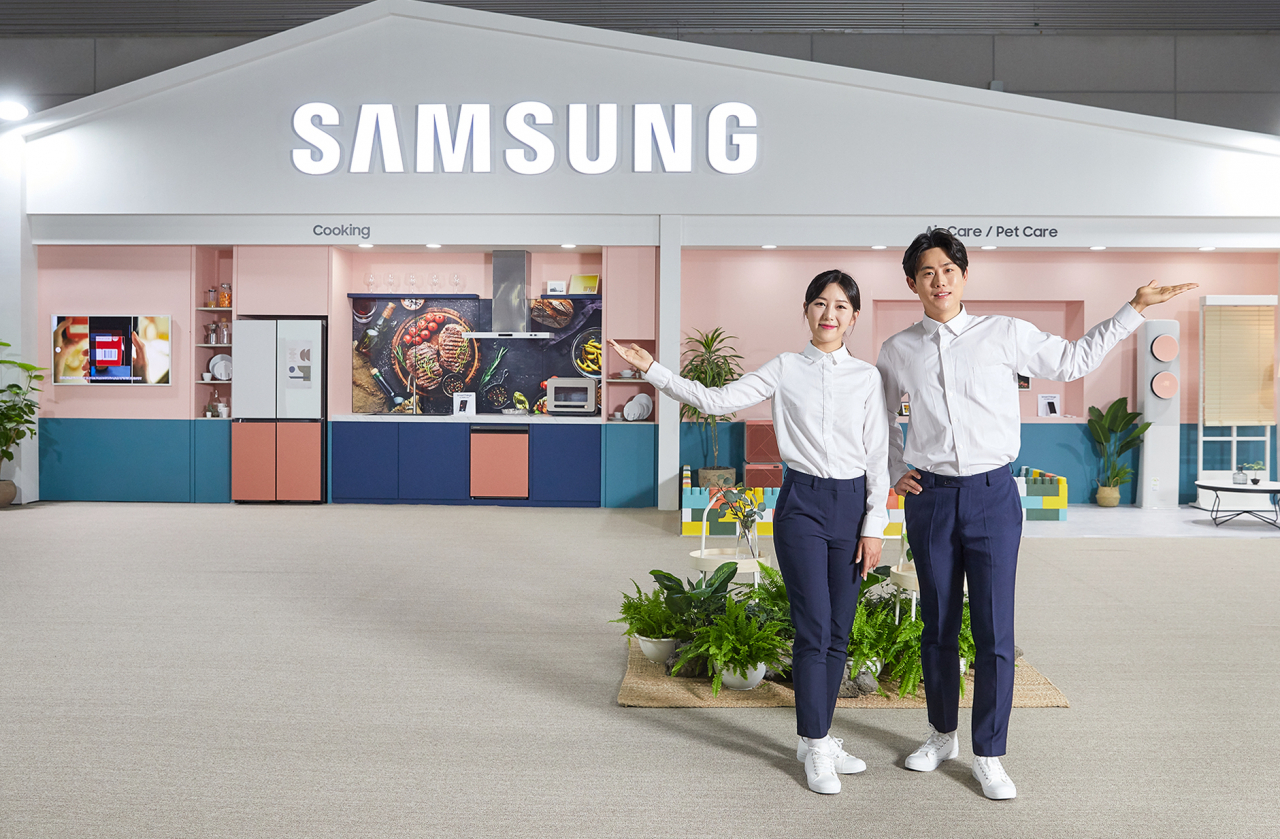 삼성전자가 21~23일 광주광역시 김대중컨벤션센터에서 진행되는 ‘2022 국제 IoT·가전·로봇박람회’에 참가해 ‘스마트싱스 홈 라이프’ 서비스를 선보인다.